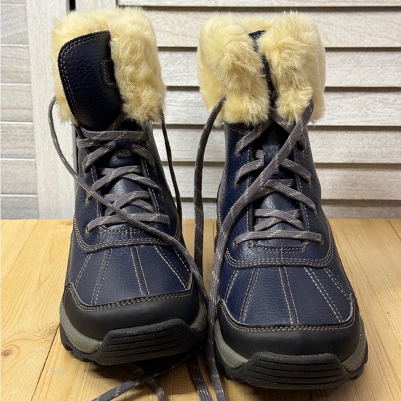 Clark’s Women's Blue and Tan Winter Boots. Size 7.5. Excellent Condition - Picture 3 of 10